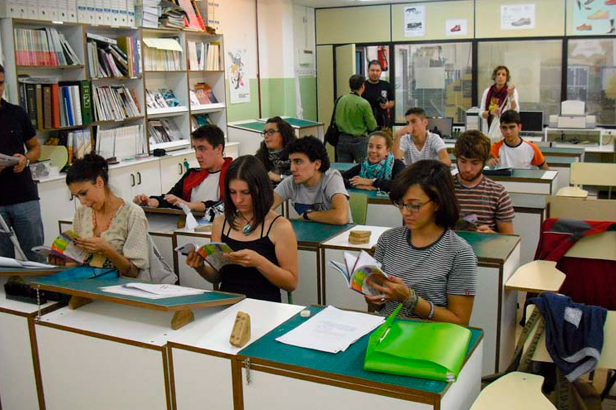 Aprobación del proyecto de innovación "Diccionario Técnico de la faminia profesional Textil, Confección y Piel"