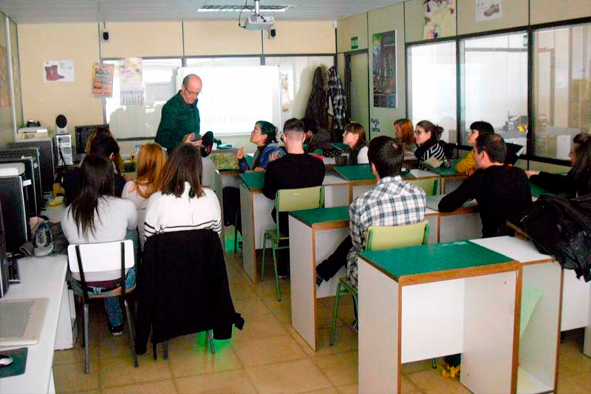 Charla "El Diseño de Calzado y su Prototipado"
