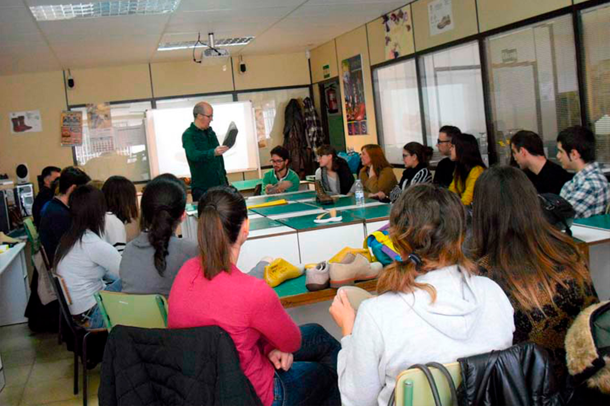 Charla "El Diseño de Calzado y su Prototipado"
