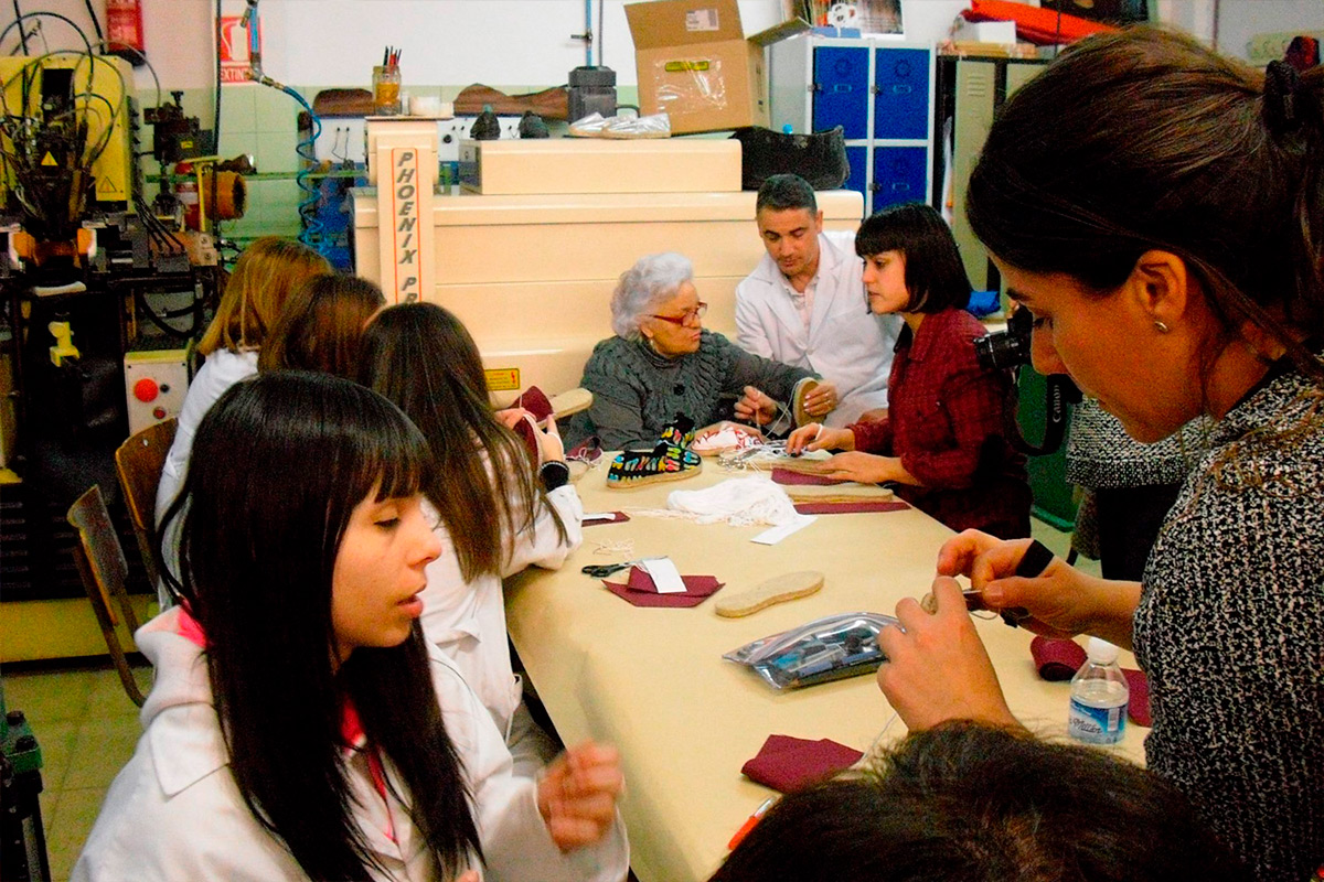 Taller Cosido Artesanal Alpargatas Yute