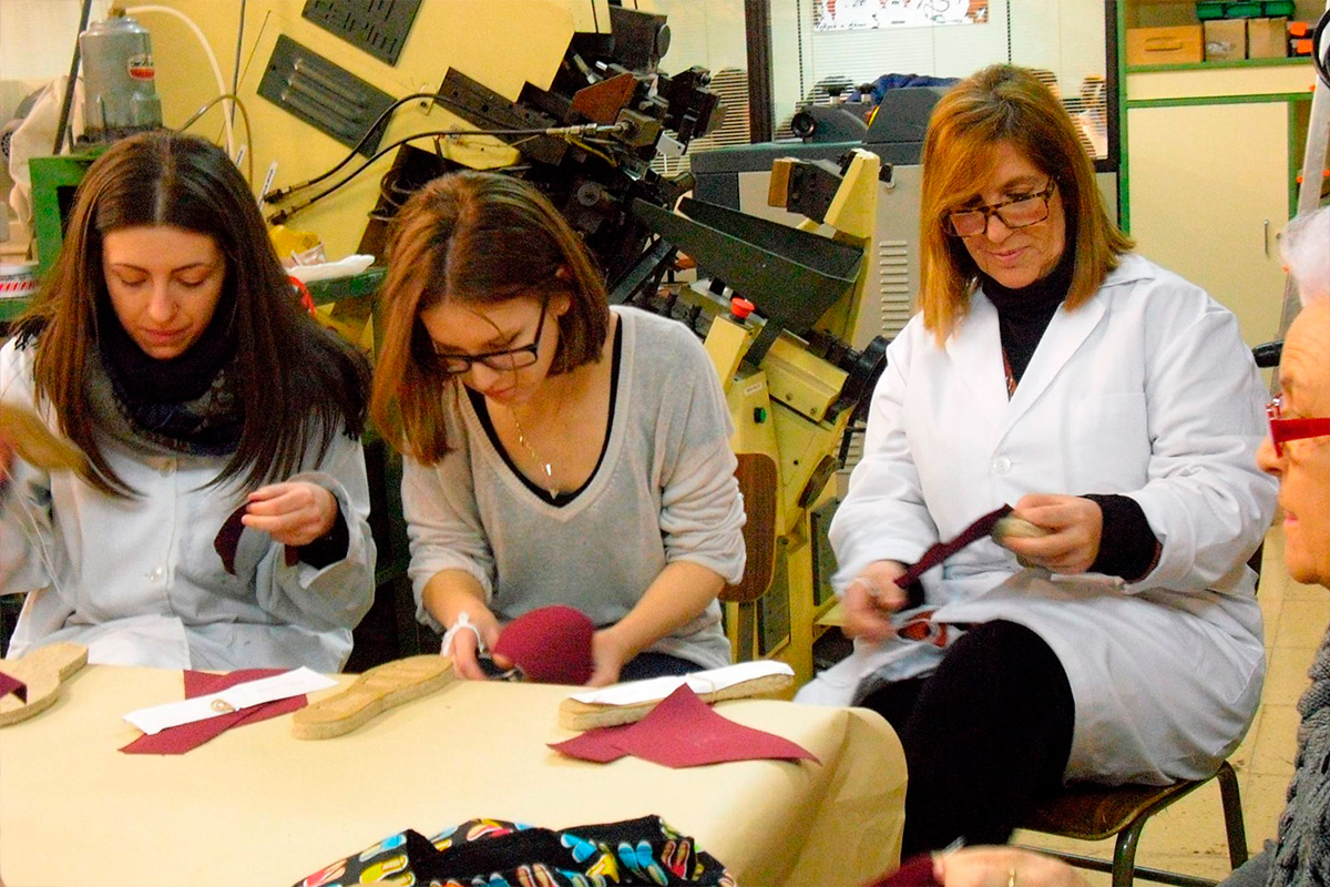 Taller Cosido Artesanal Alpargatas Yute