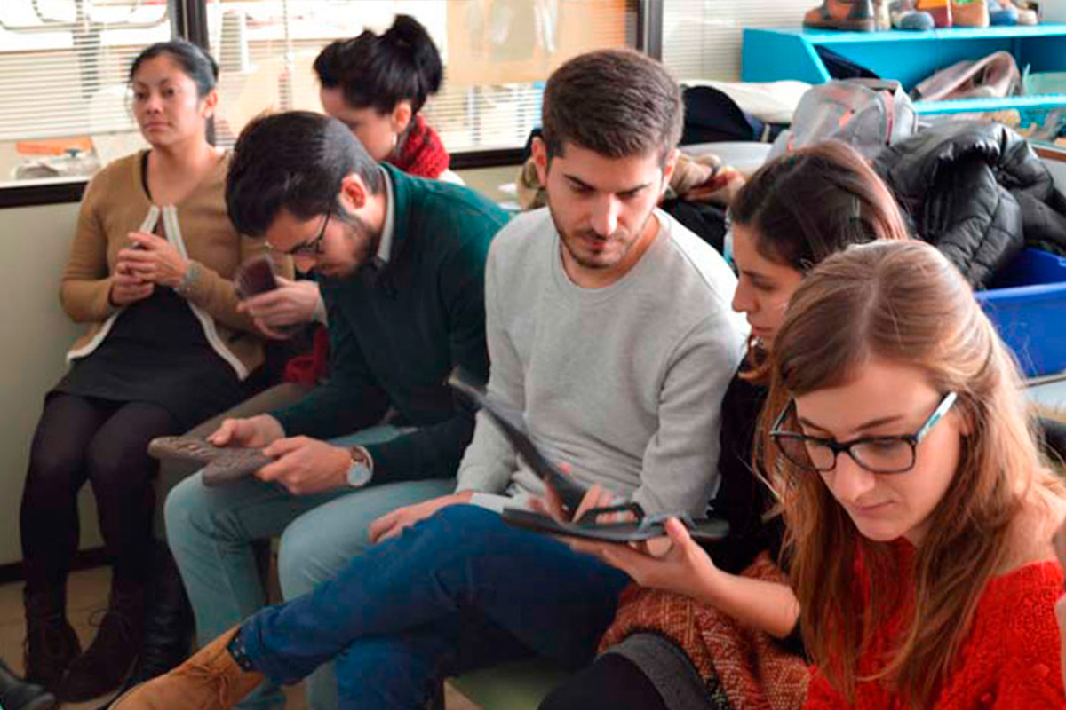 El modelista riojano Ramón Ibáñez imparte una charla sobre 'El diseño de calzado y prototipado'