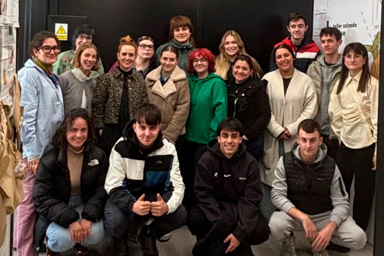 La diseñadora de vestuario Arantxa Ezquerro acerca el cine al aula